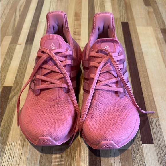 Adidas Ultraboost size 7.5 - Picture 1 of 4